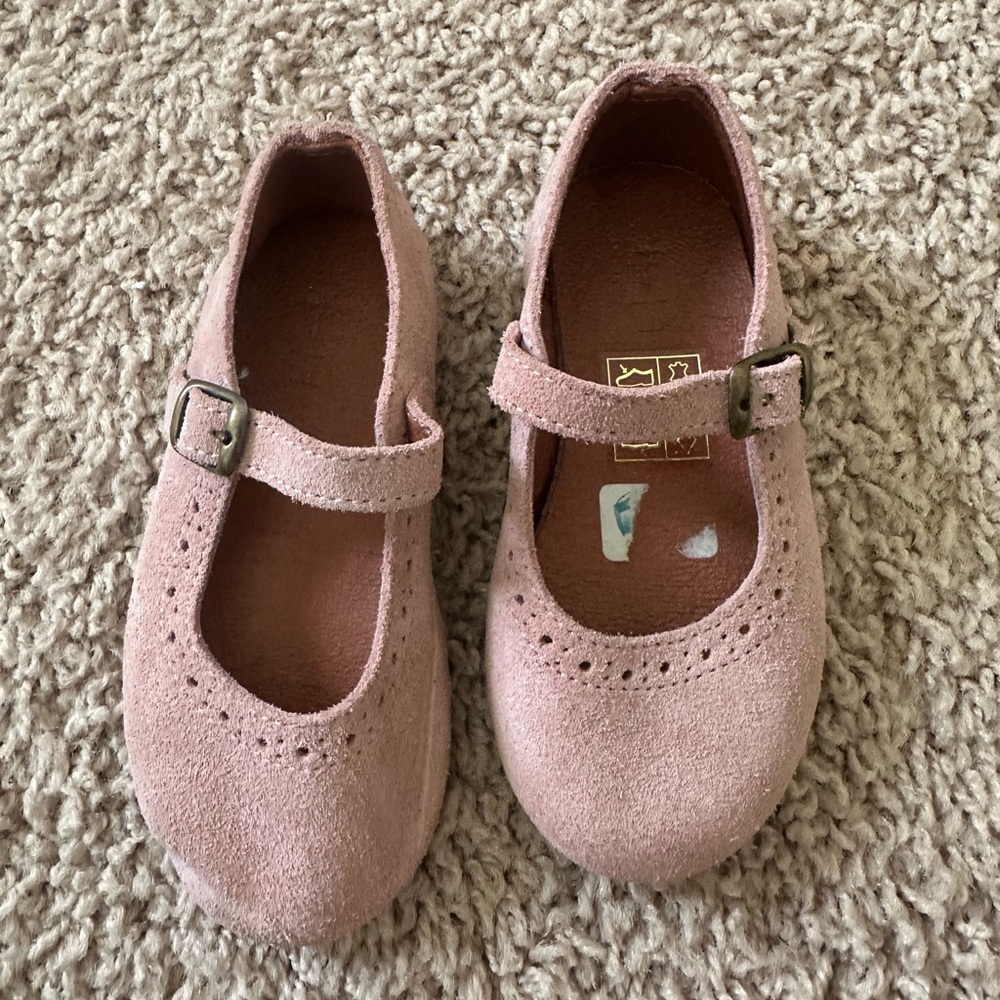 Toddler shoes size 22